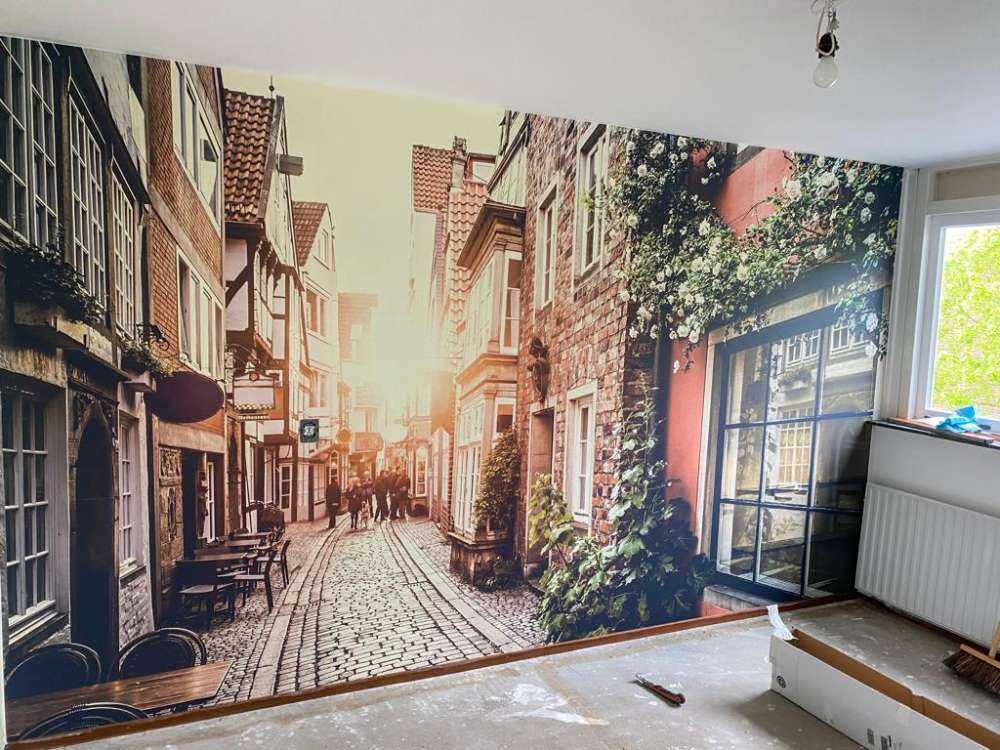 Zachód słońca na starej ulicy