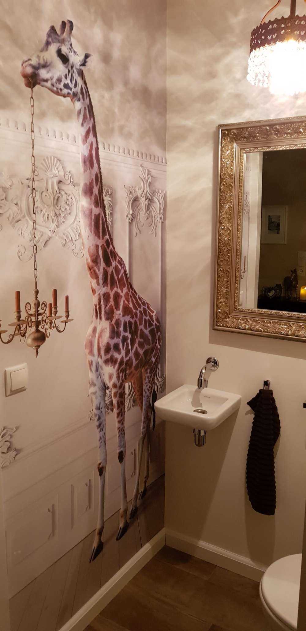 Żyrafa ze świecznikiem