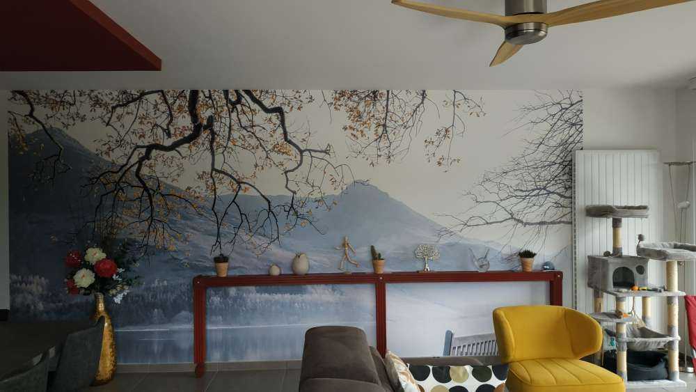 Ławka nad cichym jeziorem