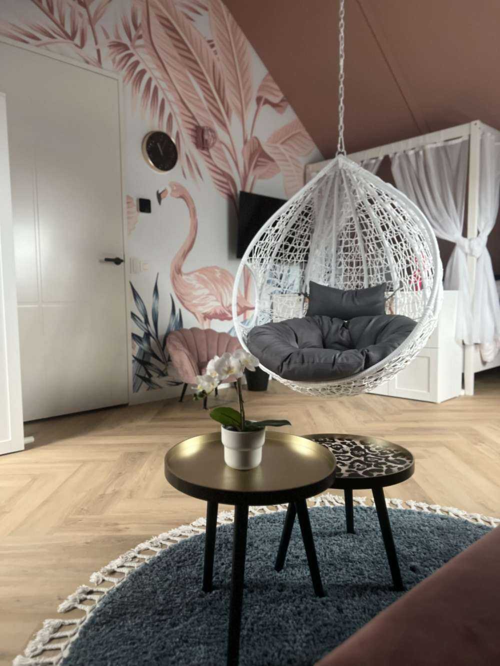 Różowa dżungla tropikalna