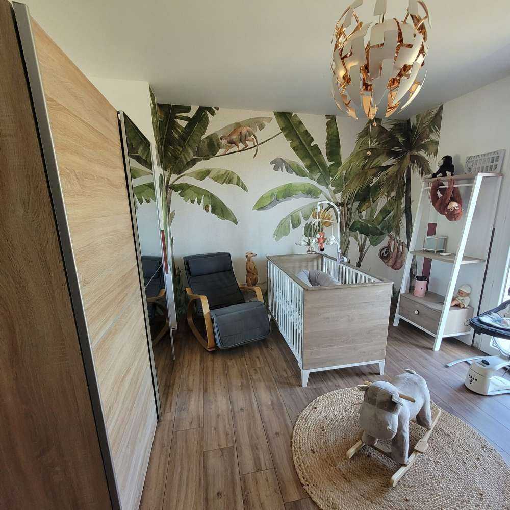 Dżungla z kolorowymi zwierzętami