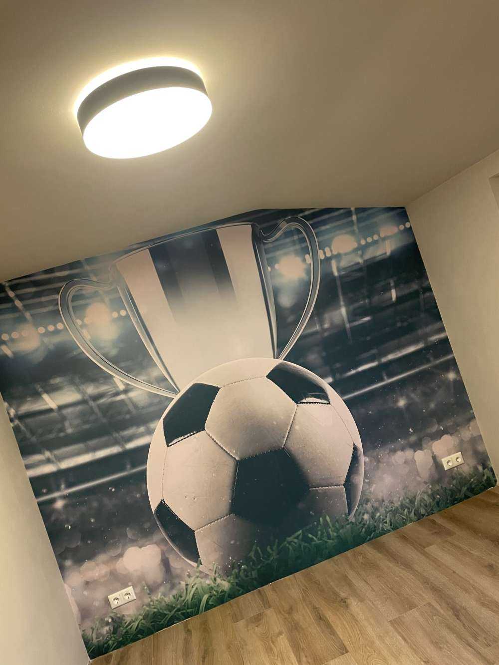 Piłka nożna z pucharem