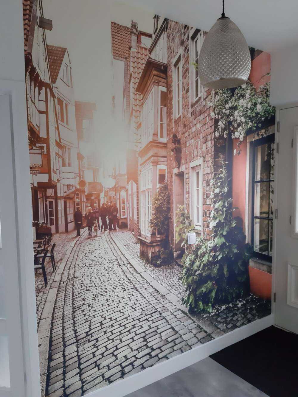 Zachód słońca na starej ulicy