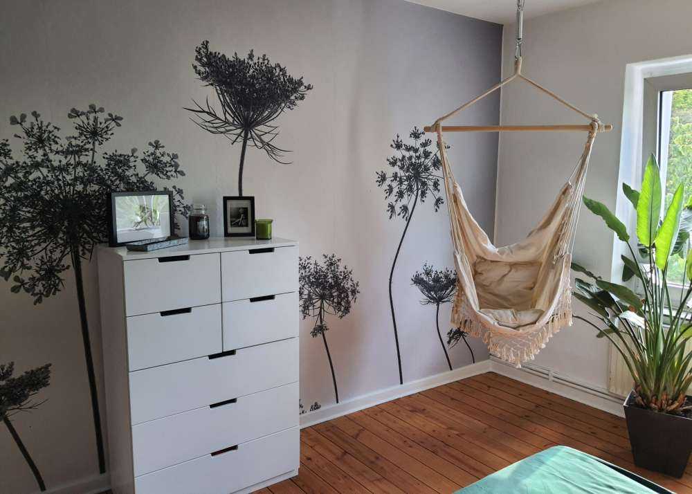 Trybula leśna w czerni i bieli