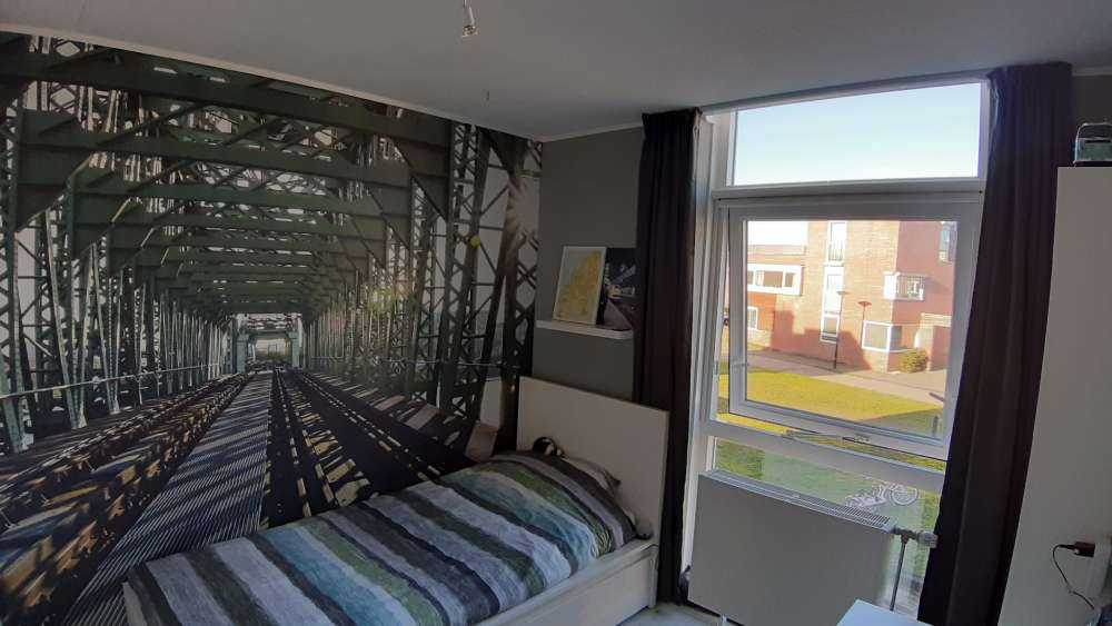 Monumentalny most kolejowy De Hef w Rotterdamie  