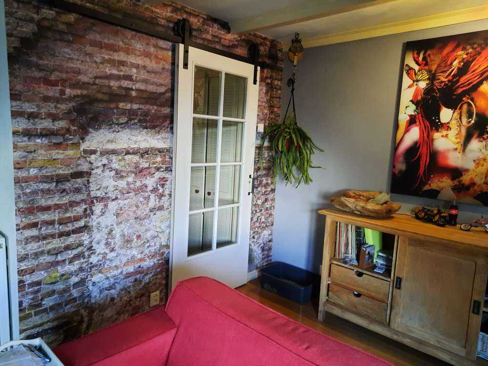 Stara, skruszona ściana