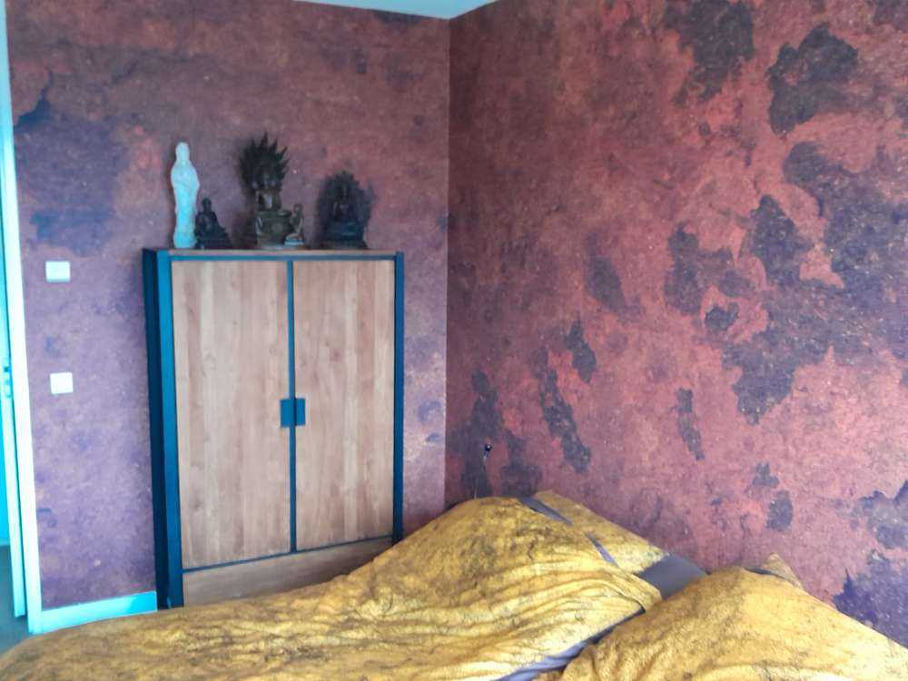 Rdzawo zabarwiona struktura