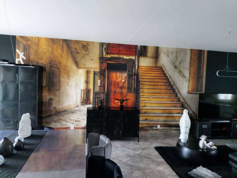 Opuszczone lobby hotelowe