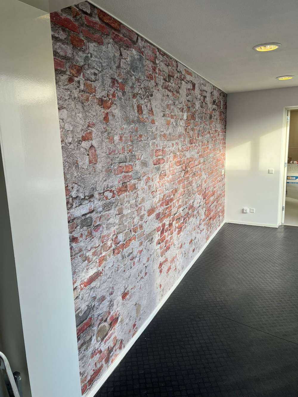 Krusząca się ściana z cegieł