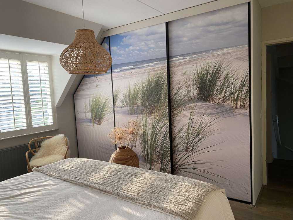 Plaża z roślinami wydmowymi