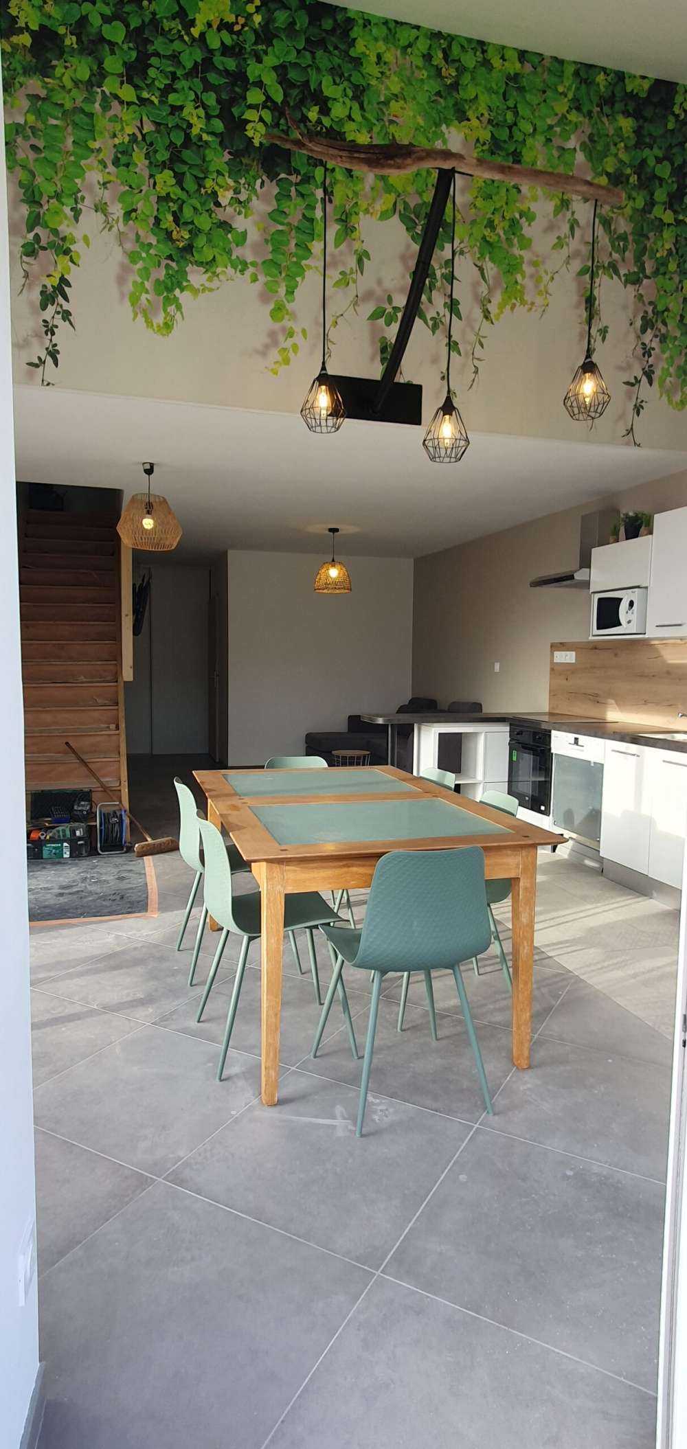 Zielone zwisające gałęzie