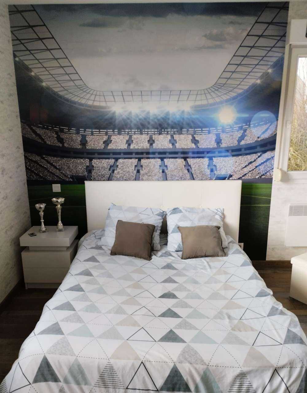 Stadion z otwartym dachem