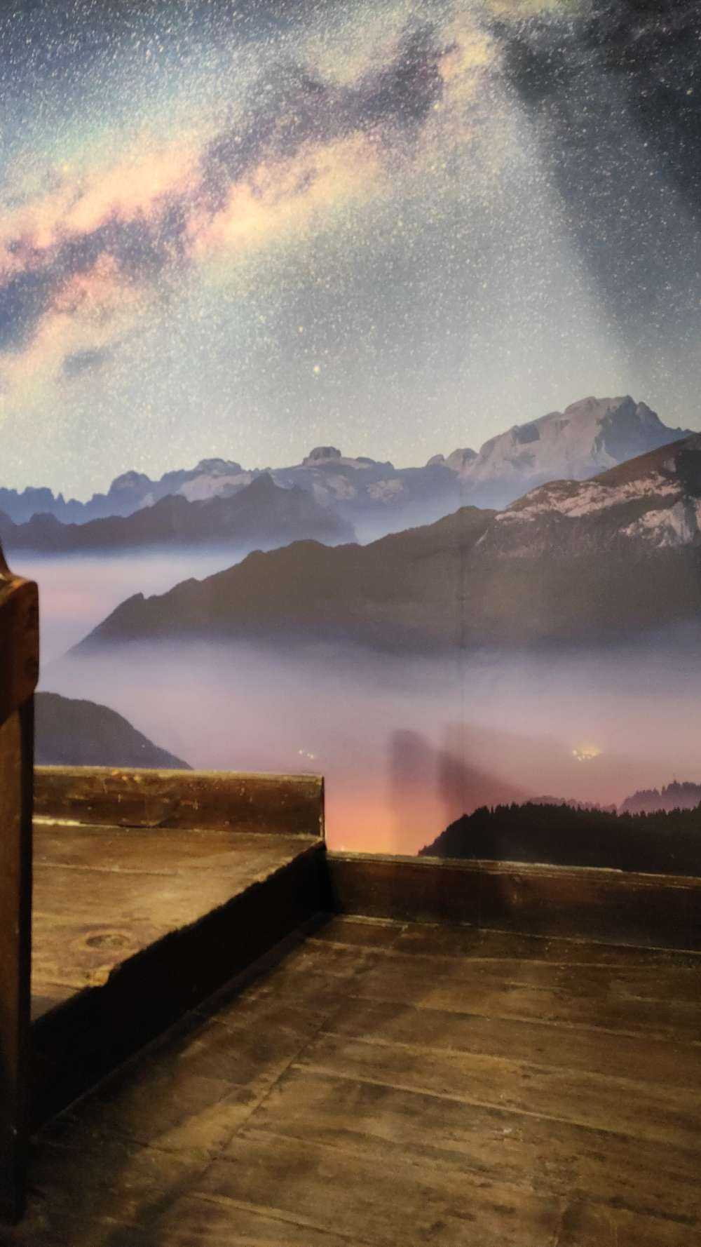 Gwieździste niebo nad górami