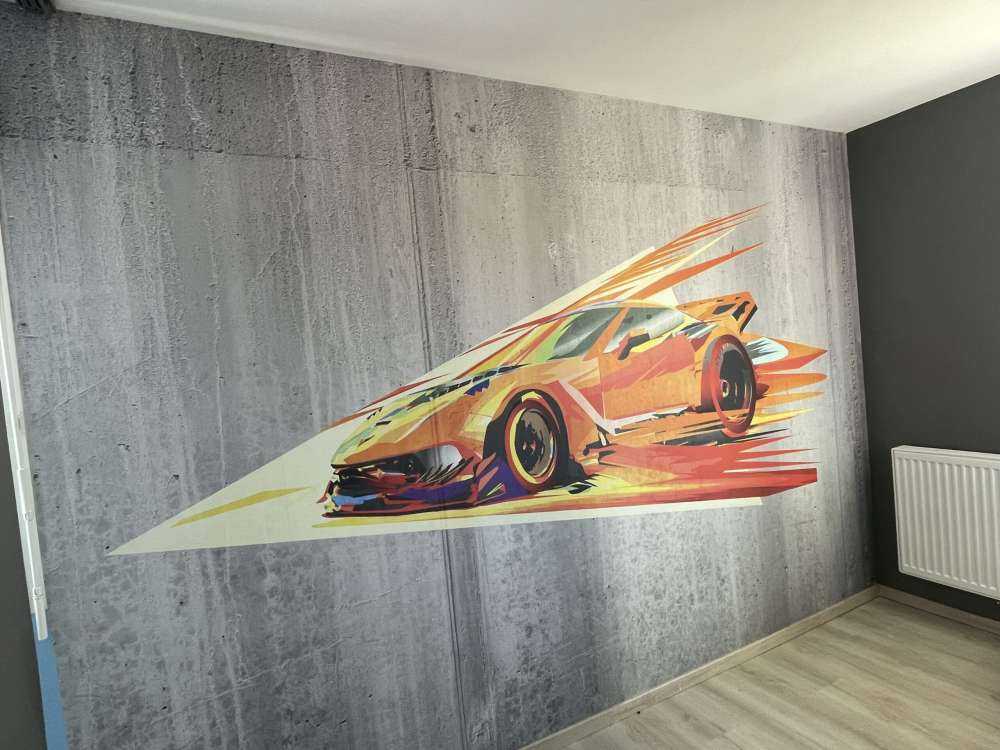 Samochód wyścigowy z graffiti