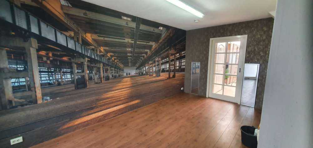 Stary opuszczony garaż