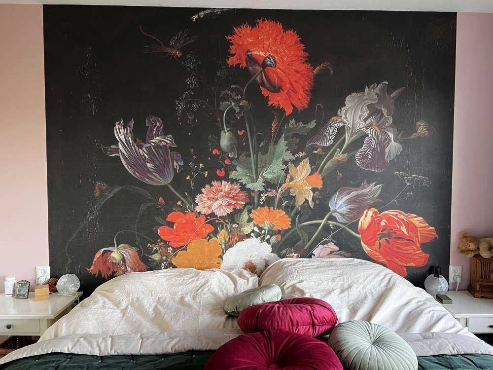 Martwa natura z kwiatami i zegarkiem