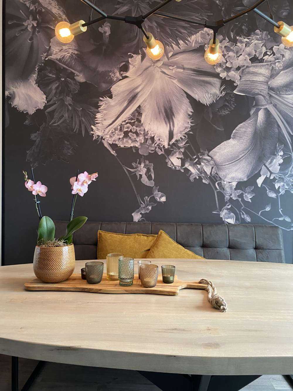 Złożone kwiaty w czerni i bieli