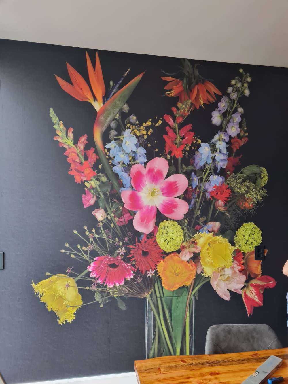 Bukiet kwiatów w szklanym wazonie