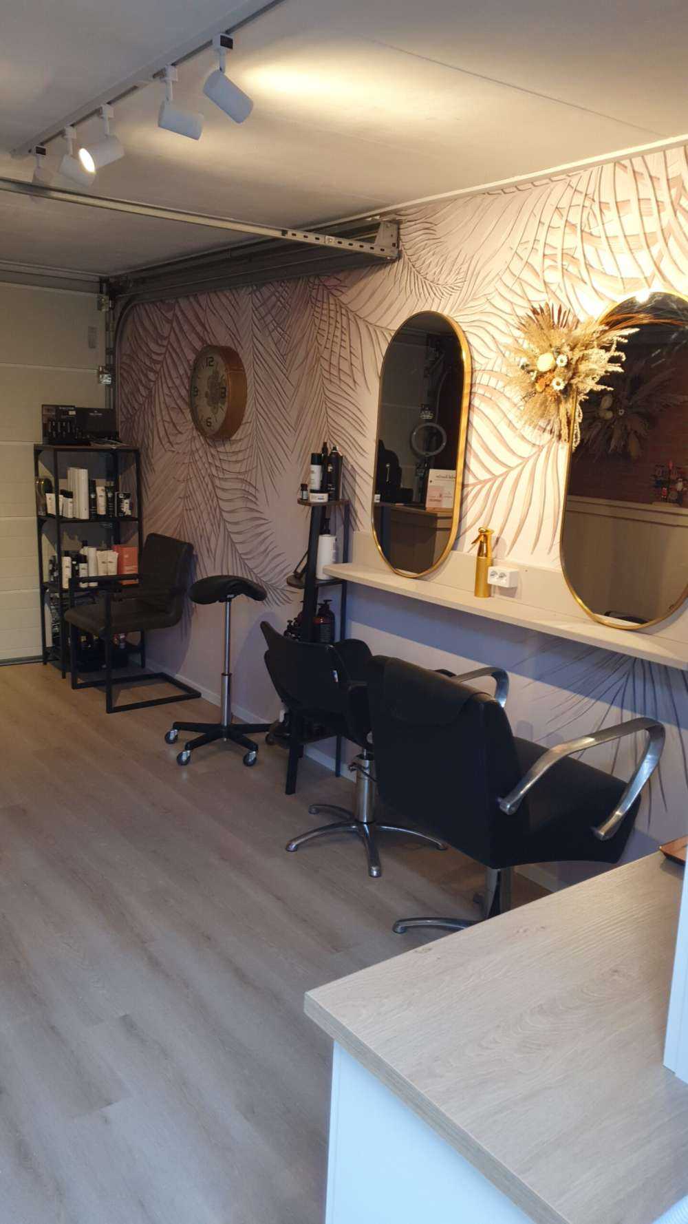 Liście palmy w kolorze beżowym