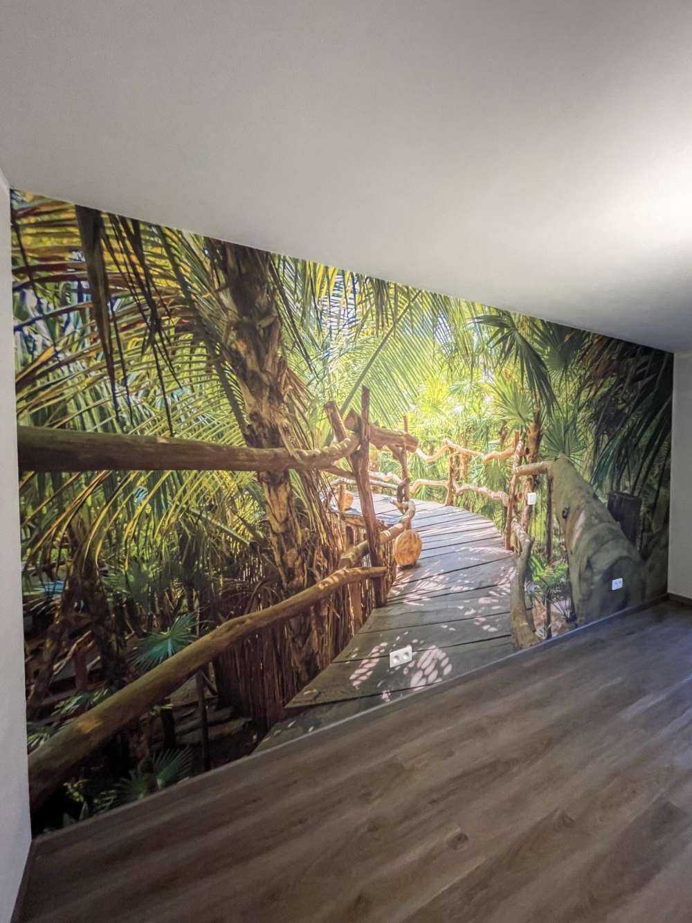 Most w tropikalnej dżungli