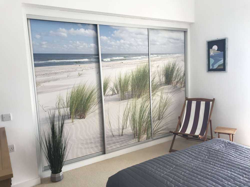 Plaża z roślinami wydmowymi