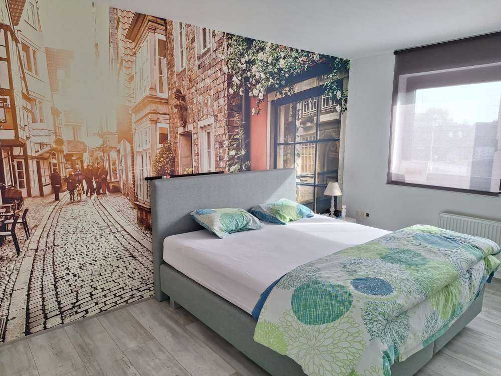 Zachód słońca na starej ulicy