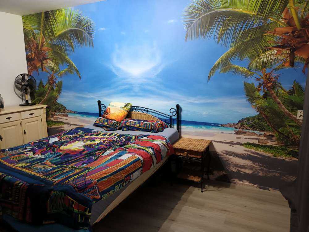 Tropikalna plaża z palmą