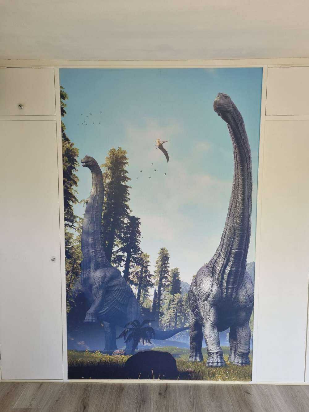 Grupa Alamosaurus idąca przez dolinę