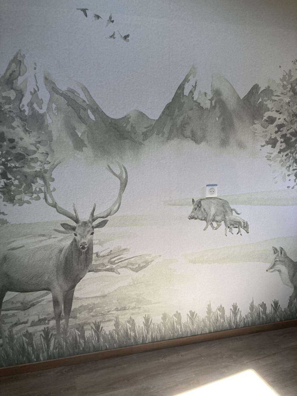 Las ze zwierzętami w zieleni