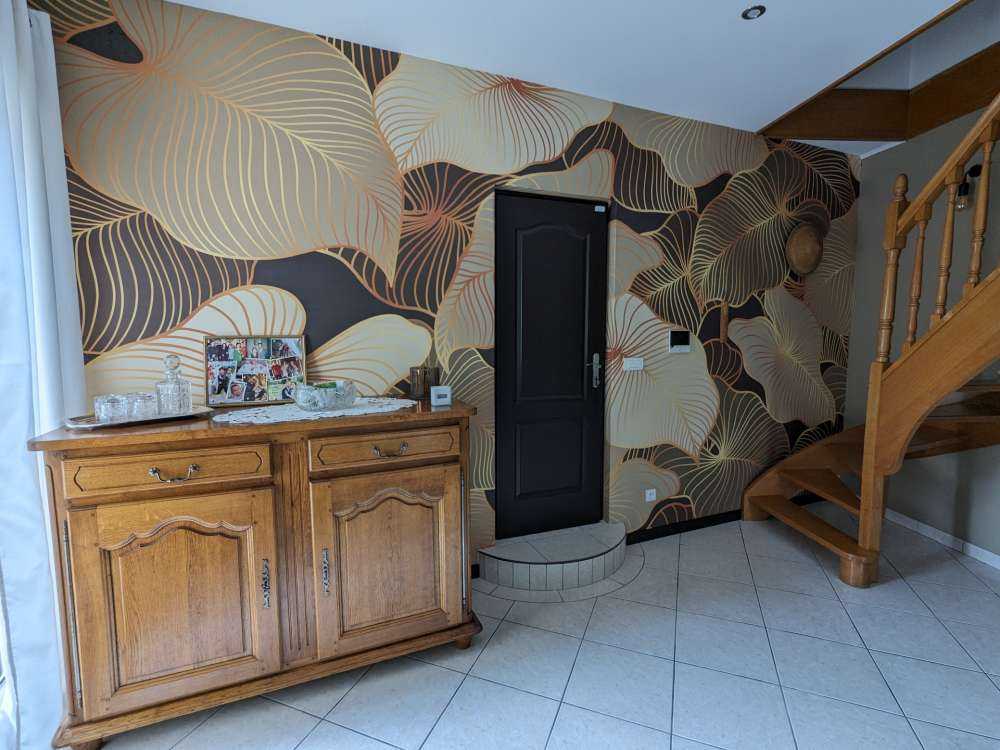 Brązowe liście tropikalne