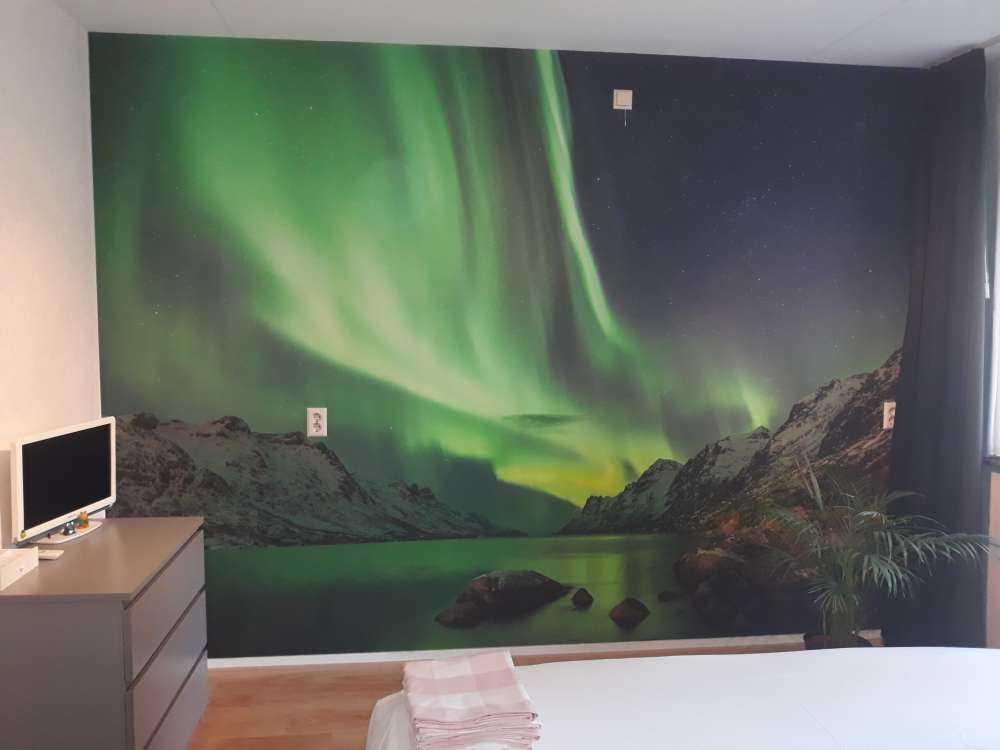 Światła północne między dwoma fiordami