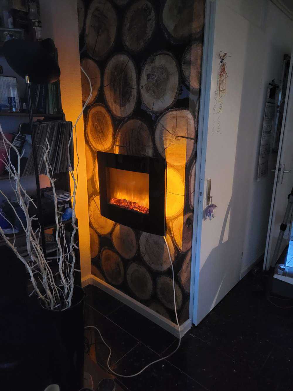 Kłody ułożone w stosy