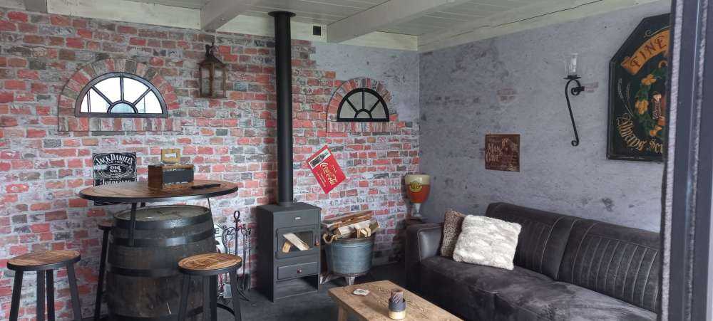 Odrestaurowana ściana z cegły