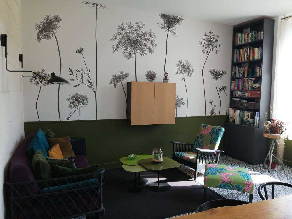 Trybula leśna w czerni i bieli