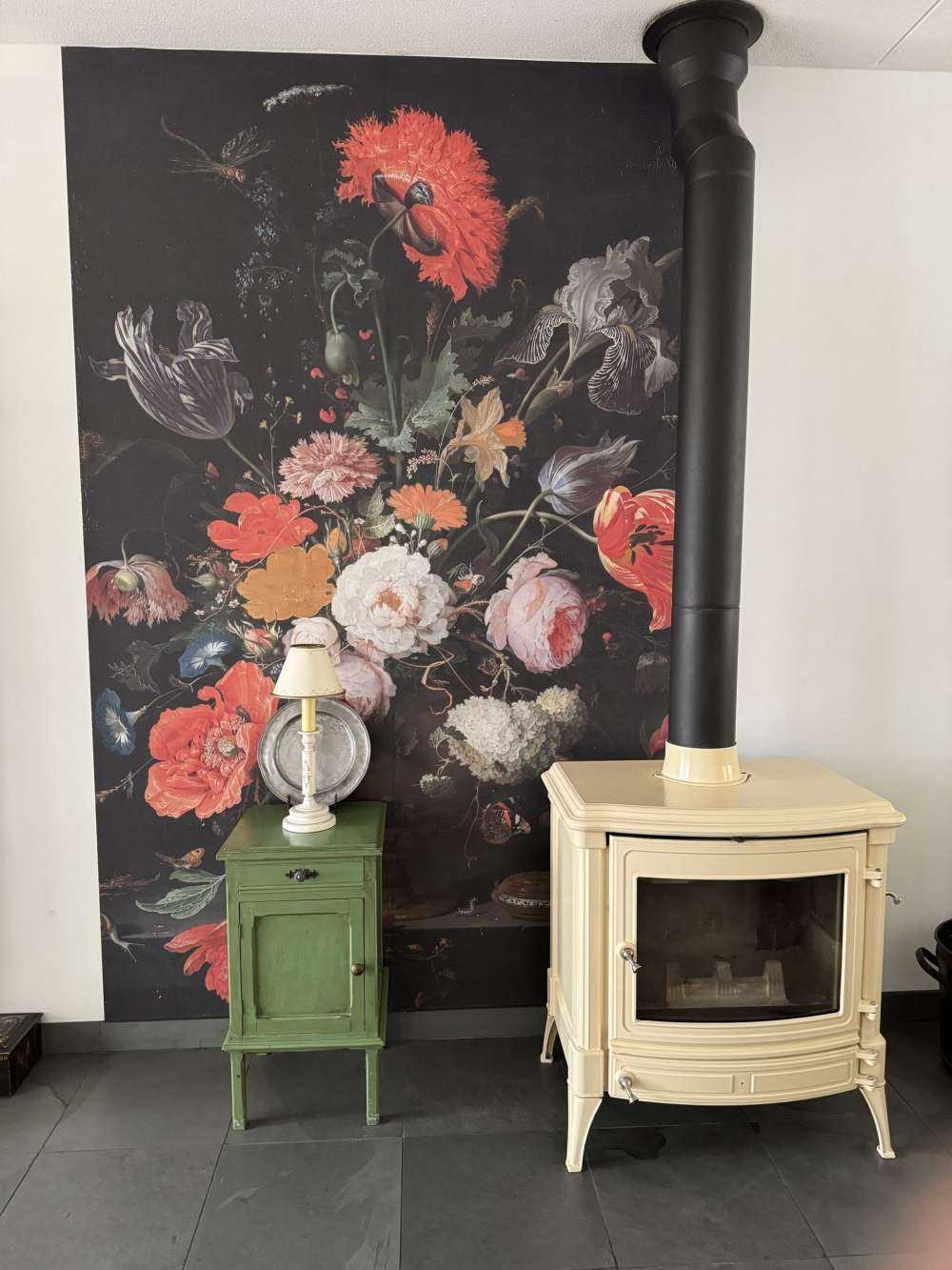 Martwa natura z kwiatami i zegarkiem