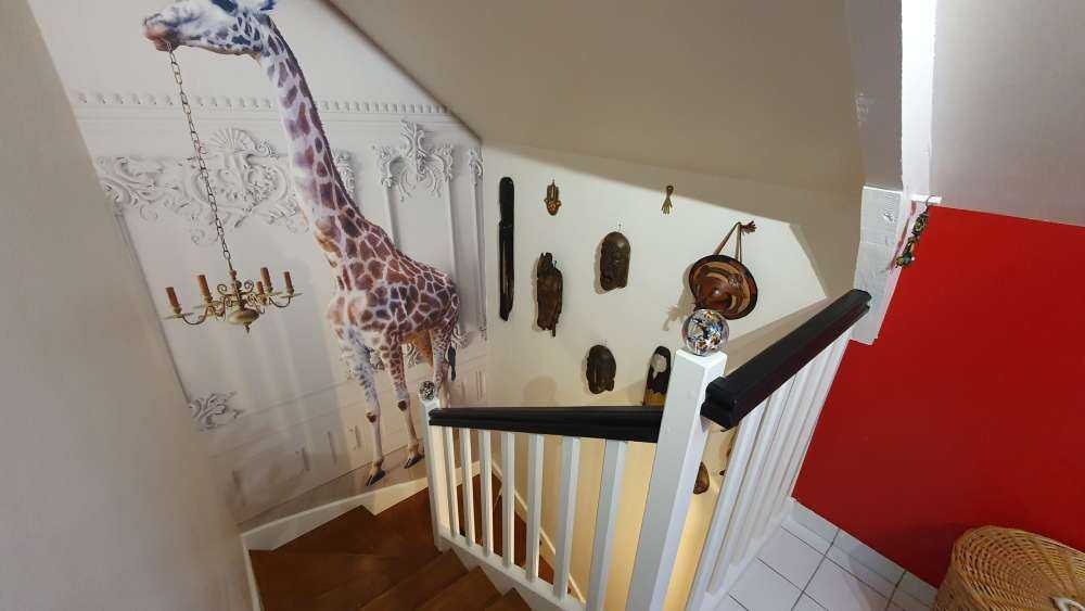 Żyrafa ze świecznikiem