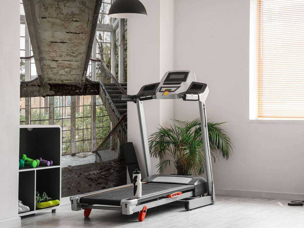 Schody w opuszczonej szkole