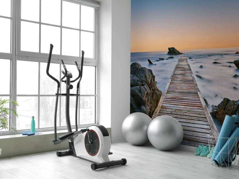 Nabrzeże na skalistym brzegu