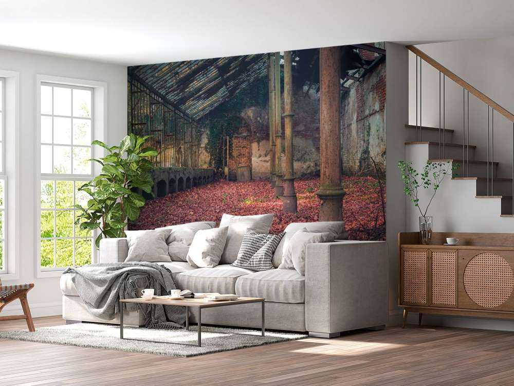 Opuszczony dom z liśćmi