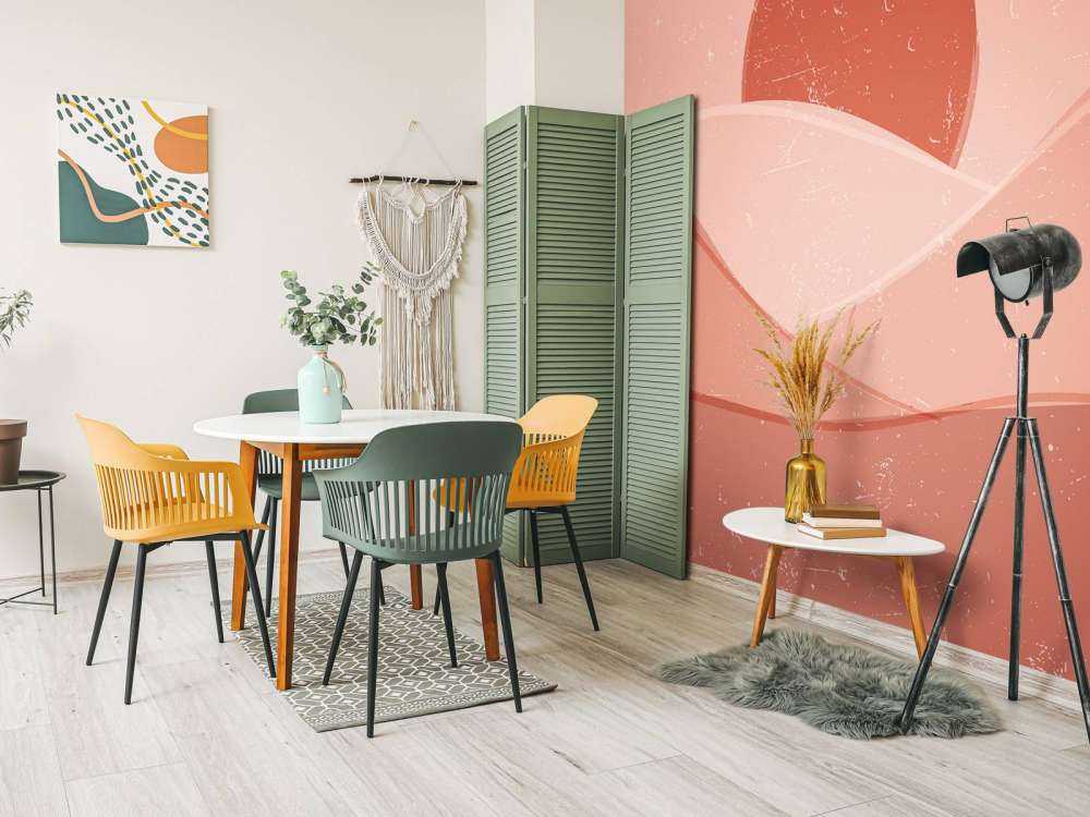 Czerwone fale na tle słońca