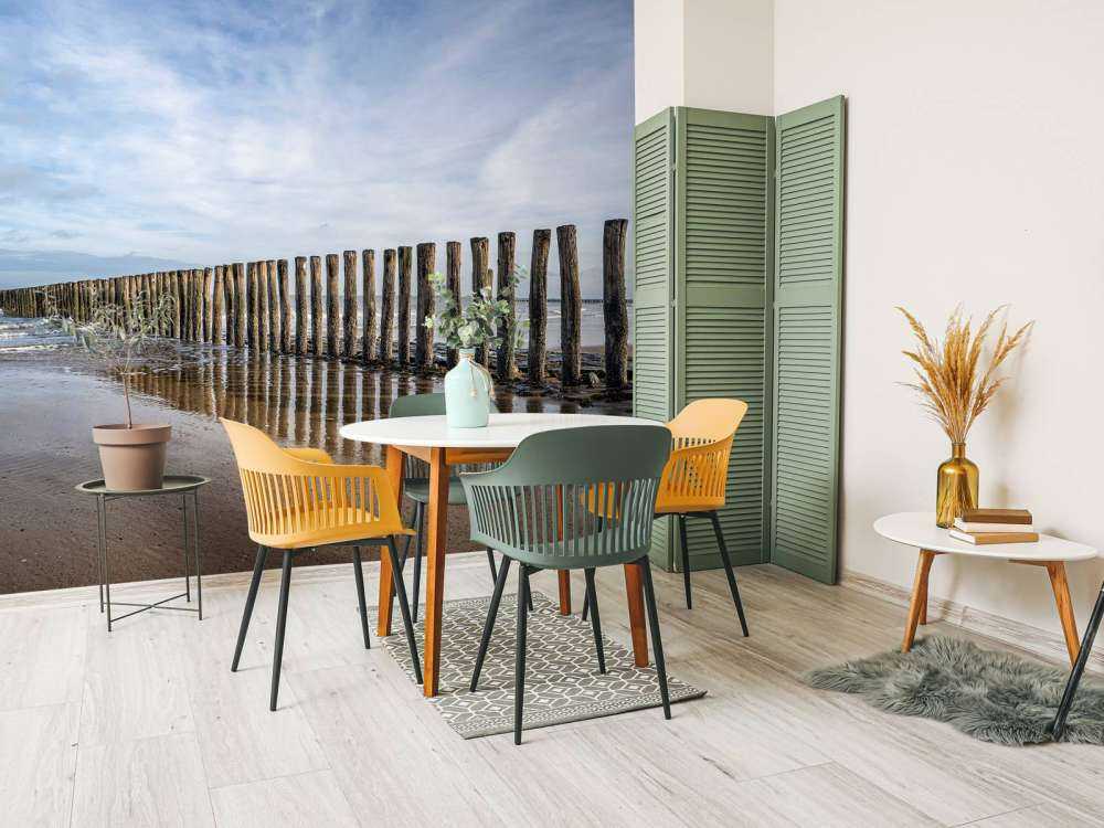 Drewniany falochronu na wybrzeżu w pobliżu Cadzand-Bad - NL