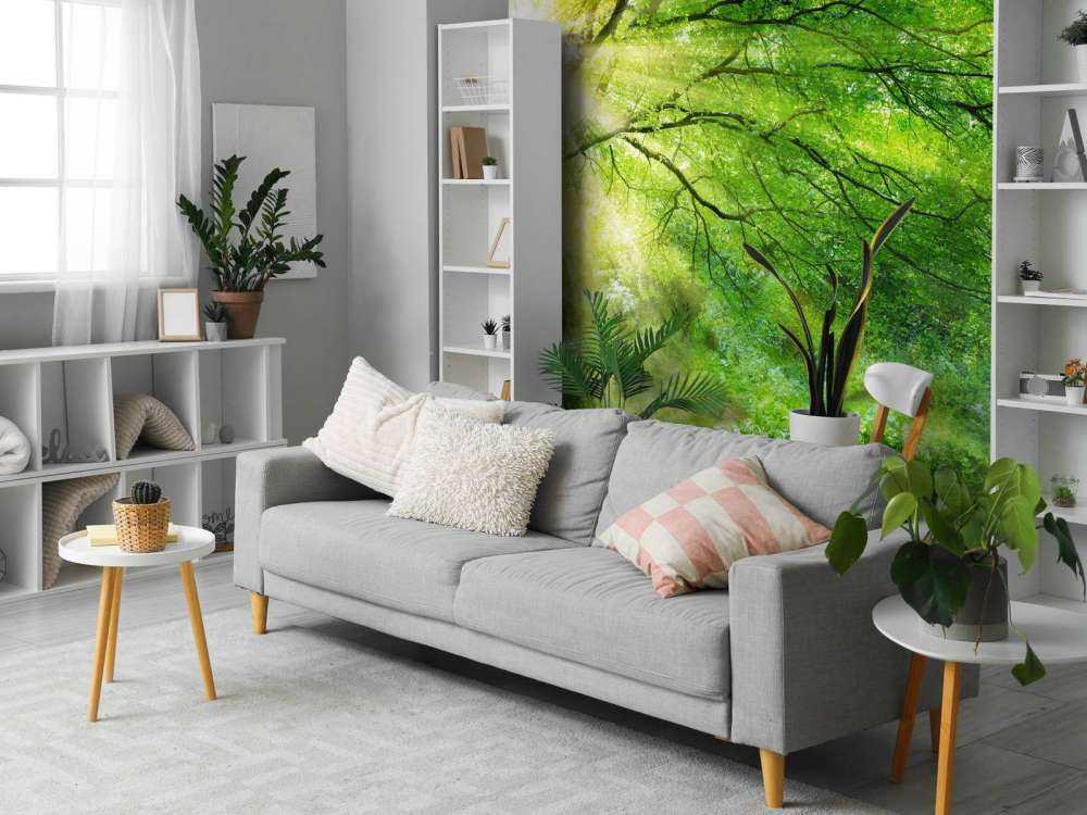 Duże drzewo ze słońcem