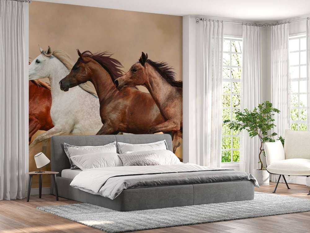 Galopujące konie w burzy piaskowej