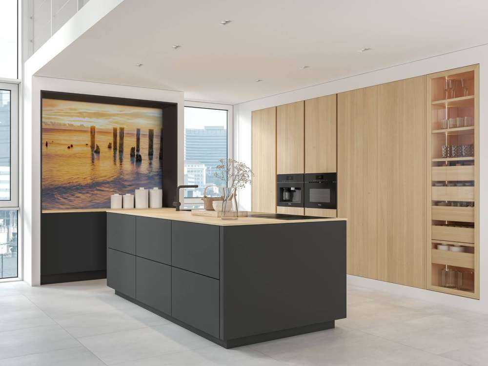 Spokojne morze o wschodzie słońca