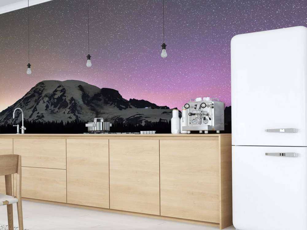 Góra Rainier z północnymi światłami