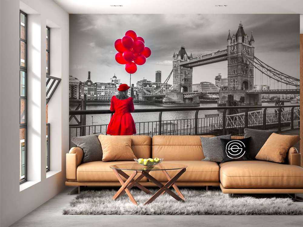 Kobieta na moście wieżowym