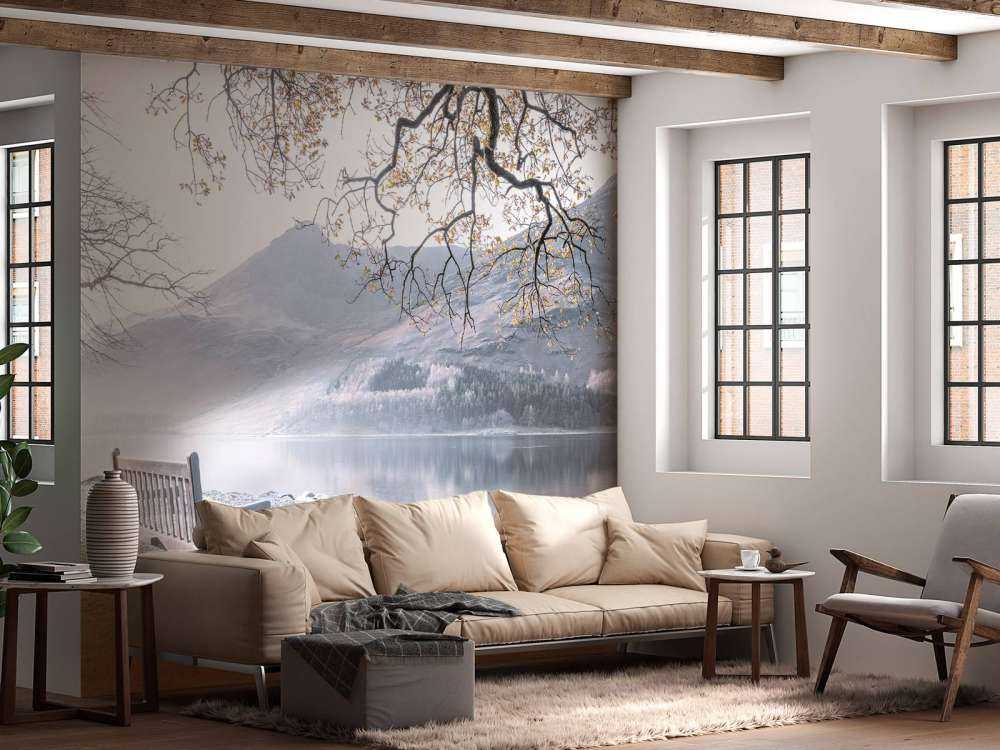 Ławka nad cichym jeziorem