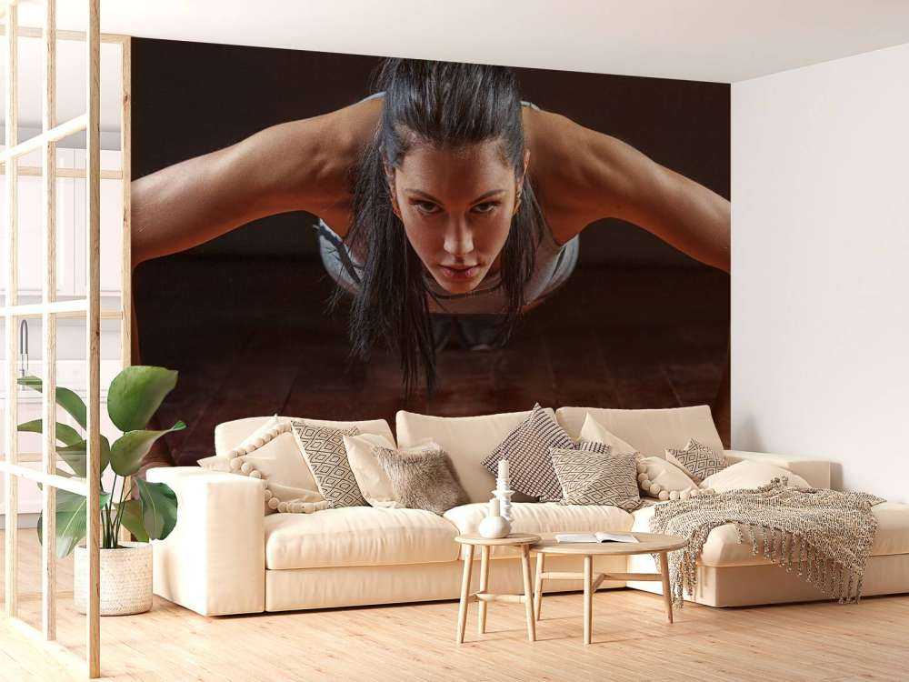 Kobieta robiąca pompki