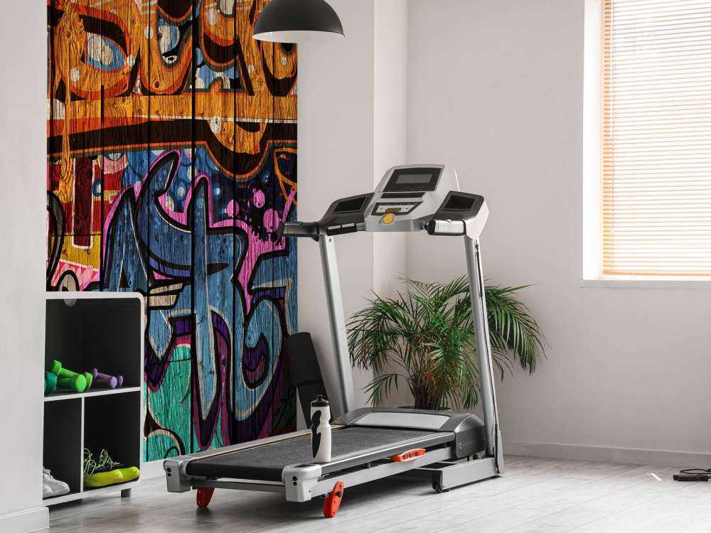 Graffiti z literami na drewnie