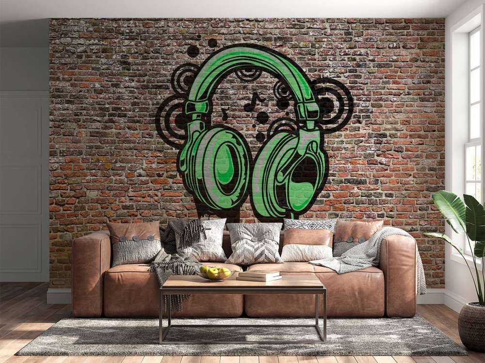 Graffiti na starej ceglanej ścianie